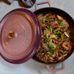 vepřová krkovice na černém pivě, v litinovém hrnci
